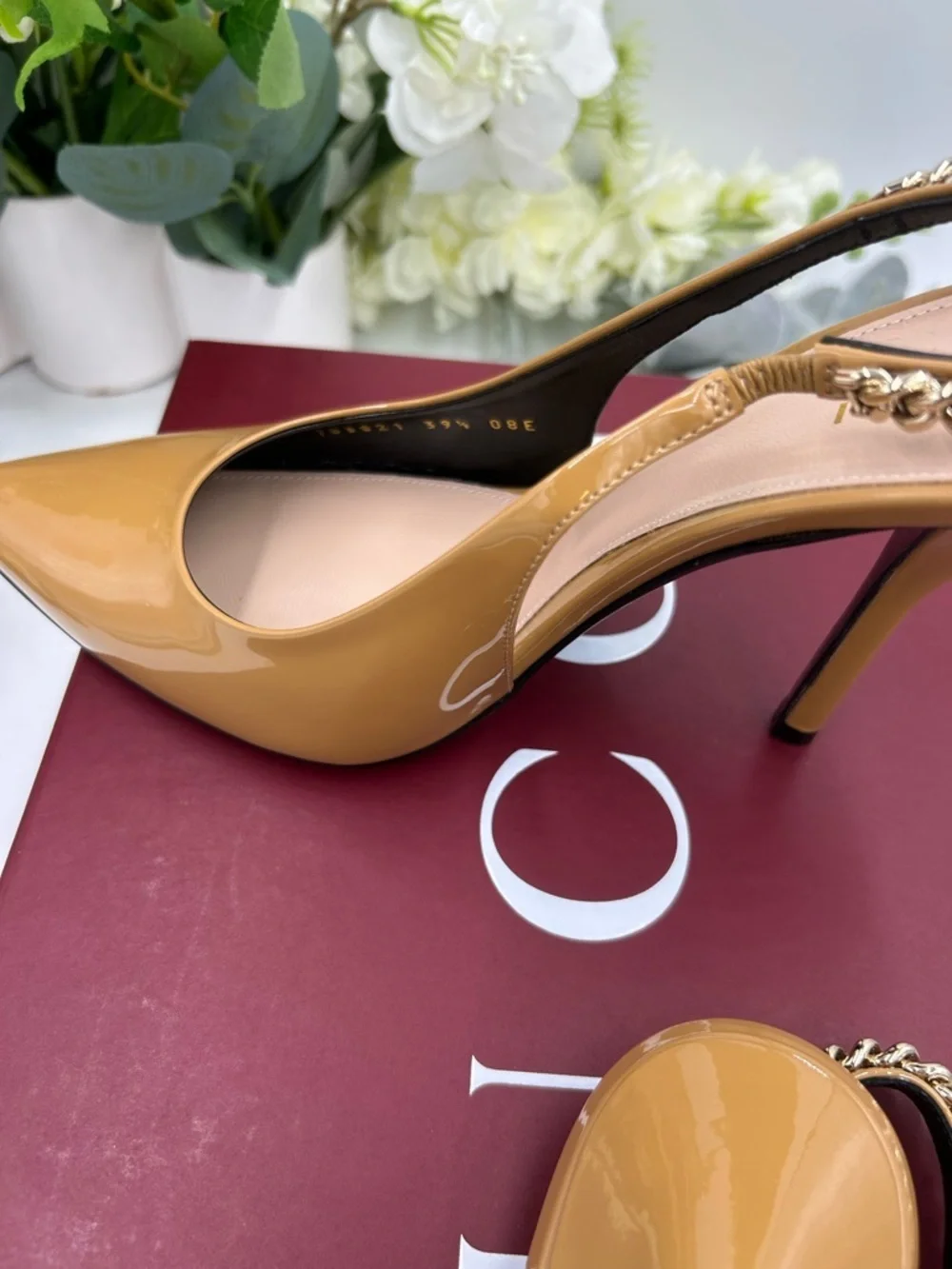 Women's Gucci Signoria chain patent sling back pumps size 39.5 made in Italy